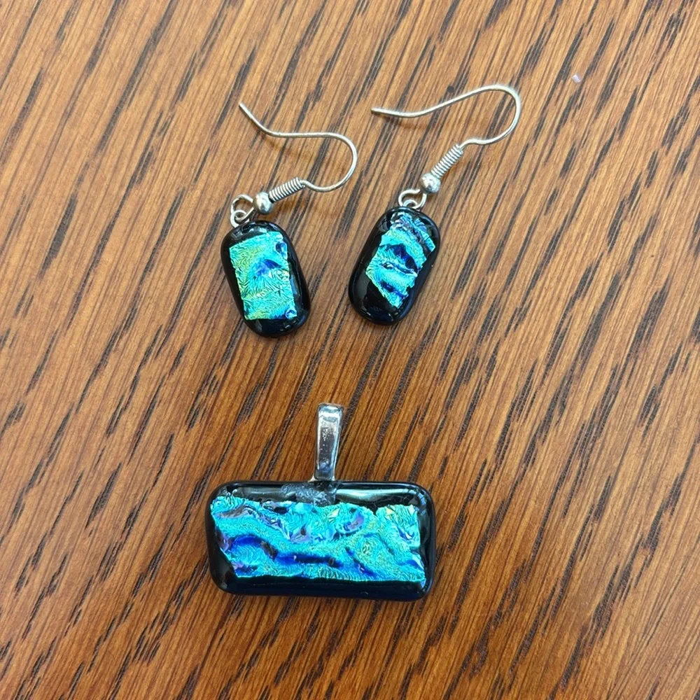 Pendants with matching earrings - Picture 6 of 6